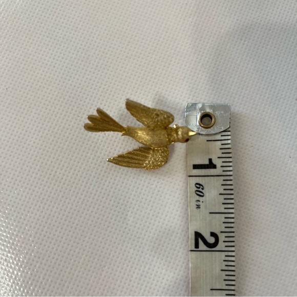 Vintage JJ Jonette Jewelry Gold Tone Red Rhinestone Eye Bird Pin Brooch - Picture 6 of 6